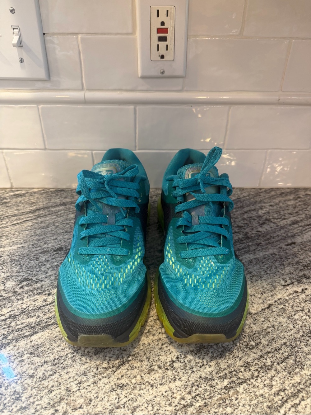 Women’s Nike Air Max Teal Flash Lime 621078-302 Size 9 - Picture 2 of 10